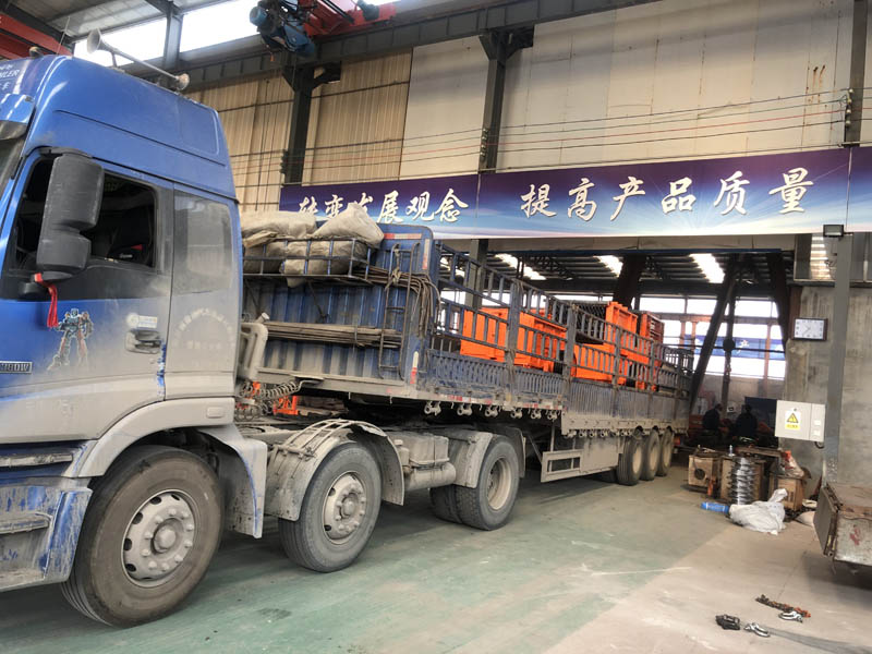 履帶式移動(dòng)破碎機(jī) 履帶式移動(dòng)破碎機(jī)