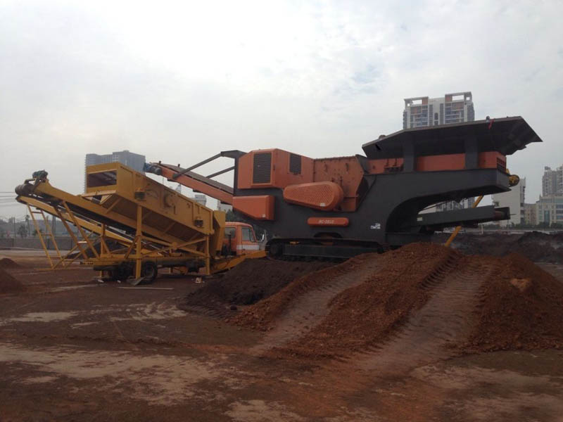 國產(chǎn)履帶式移動破碎站 國產(chǎn)履帶式移動破碎站