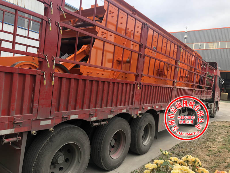 客戶(hù)訂購(gòu)的車(chē)載移動(dòng)破碎站發(fā)貨