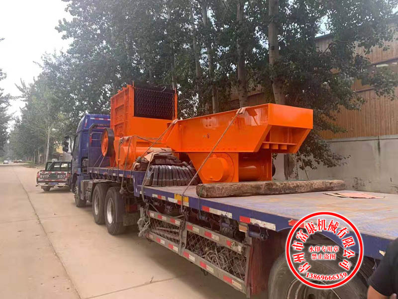 移動(dòng)破碎站廠家給福建客戶發(fā)貨