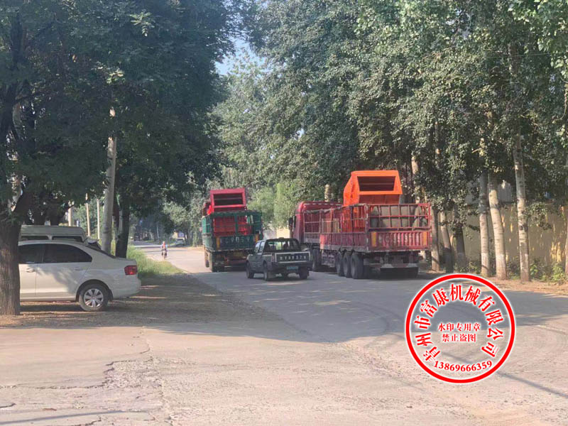 移動(dòng)破碎站廠家發(fā)貨現(xiàn)場(chǎng)